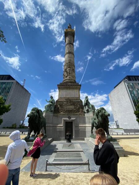 Die Siegessäule in Brüssel mit der "ewigen Flamme" für die verstorbenen Soldaten beider Weltkriege