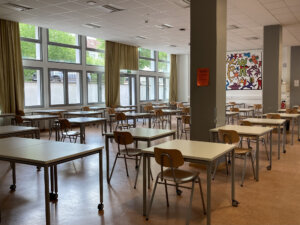 Salle polyvalente après les dernières épreuves écrites du bac ( Photo : Poetsch / Camäléon)