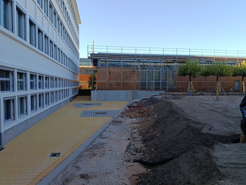 Baustelle auf dem DFG-Schulhof (Foto: Grieser / Camäléon)